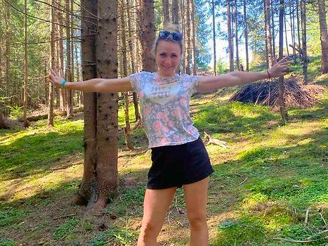 Ліс, відразу біля готелю "Мелодія Гір"